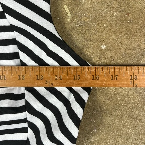 Express Striped Fit and Flare Dress
Size: Medium - Picture 6 of 7